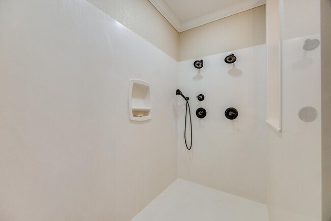 Building Photo - 1148 Sioux Cir