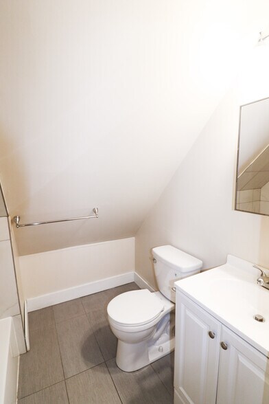 Building Photo - 2615 Eden Ave
