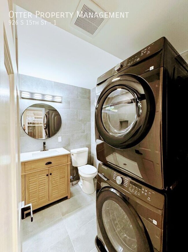 Building Photo - 926 S 15th St