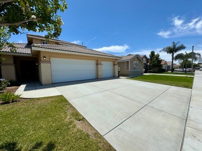 Building Photo - 4 Bedroom Menifee home available now for l...