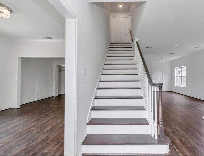 Building Photo - 12818 Chamberlain Dr