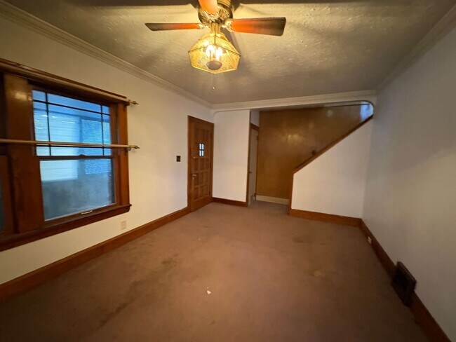 Building Photo - 8123 Vista Ave