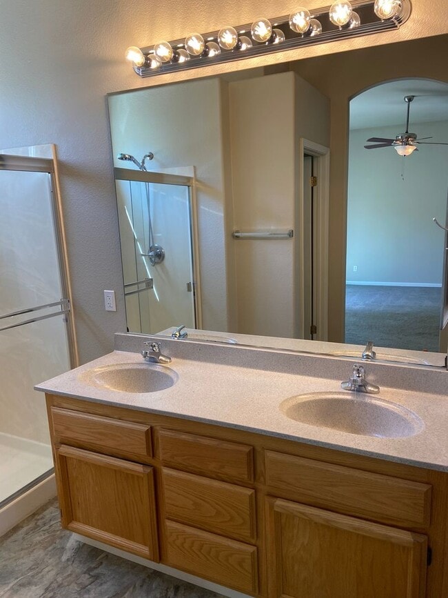 Building Photo - Willow Springs - Cozy 3 Bdrm, 2 Bath on culdesac. Walking distance to Folsom HS