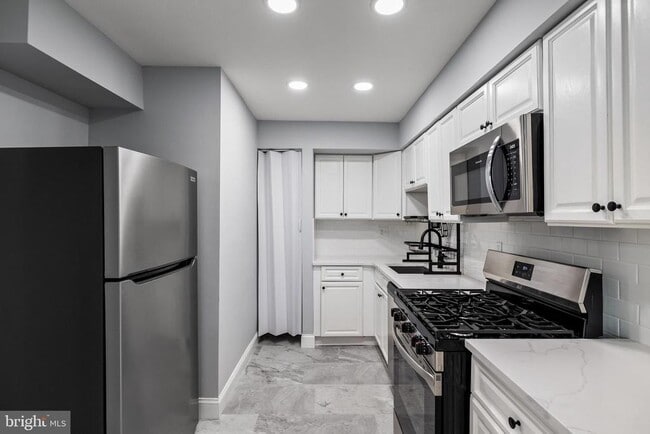 Building Photo - 26 Knoll Dr