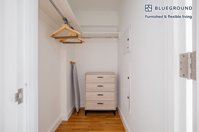 Building Photo - 101 W 15th St