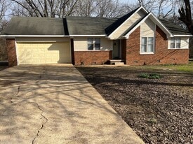 Building Photo - 102 Commanche Trl