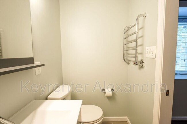 Building Photo - 1107 N Taylor St