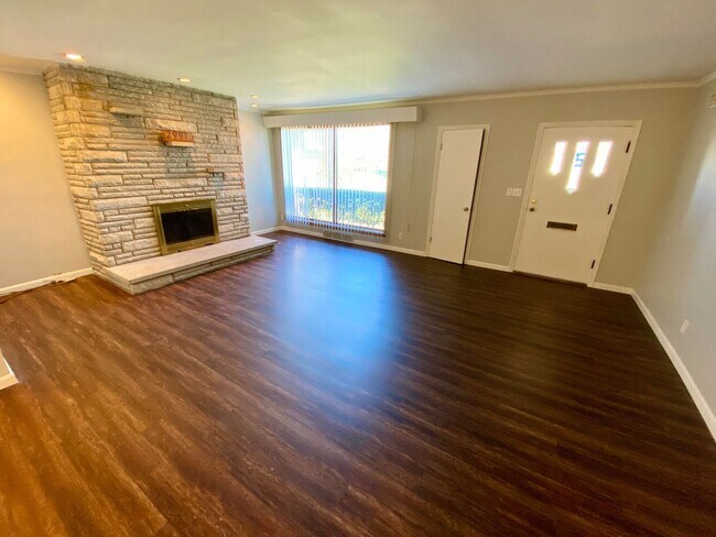 Building Photo - Remodeled Westgate Home with Attached Prof...