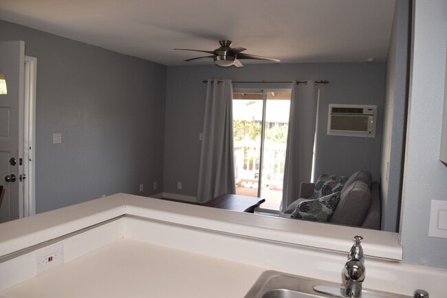 Building Photo - Southpointe - Upstairs 2 bedroom 1.5 bath ...