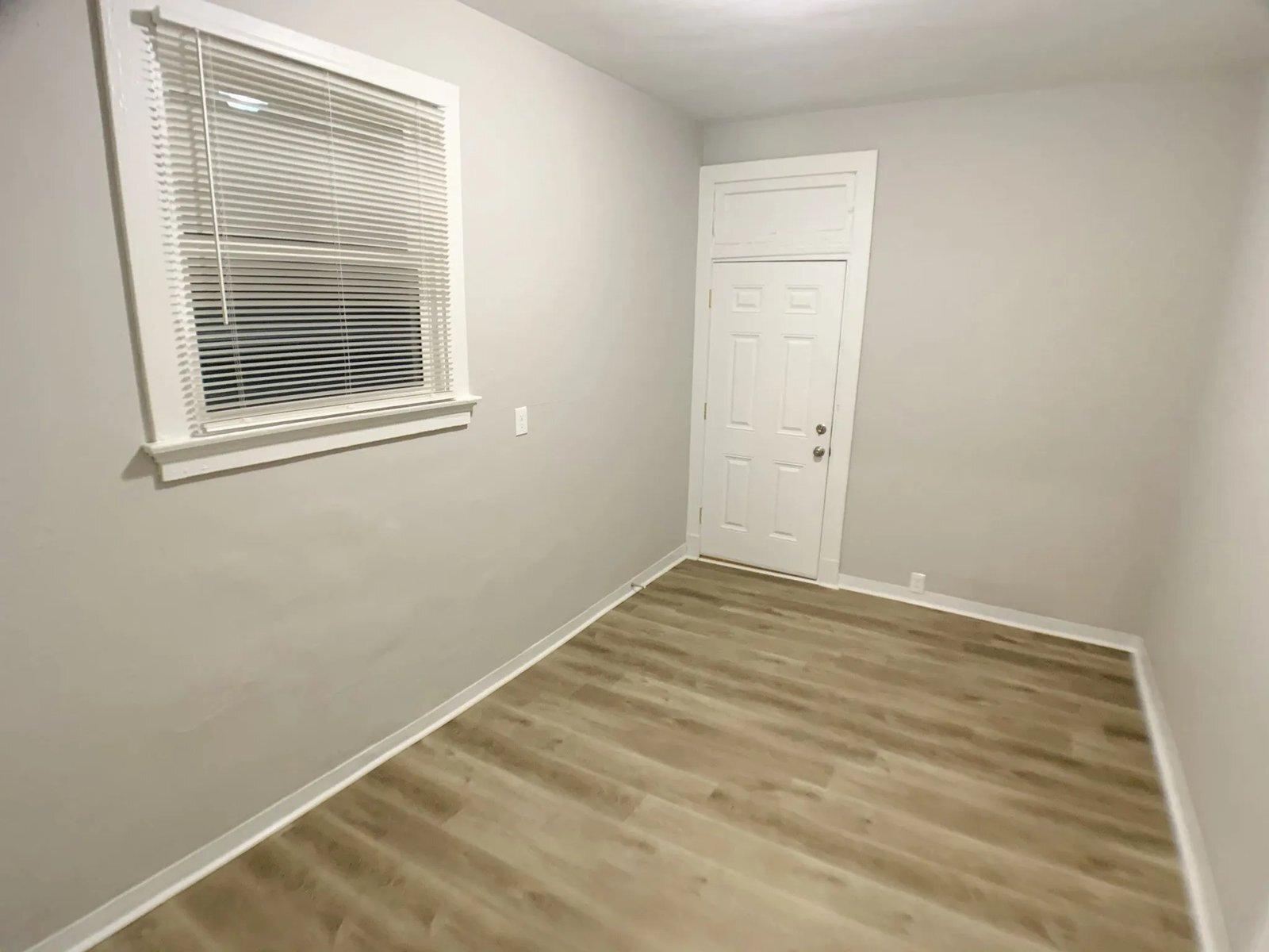 Building Photo - 313 E 16th St