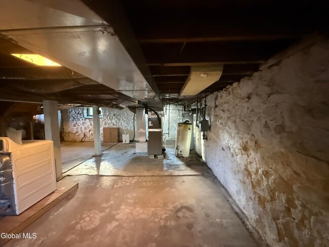 Building Photo - 152 E State St