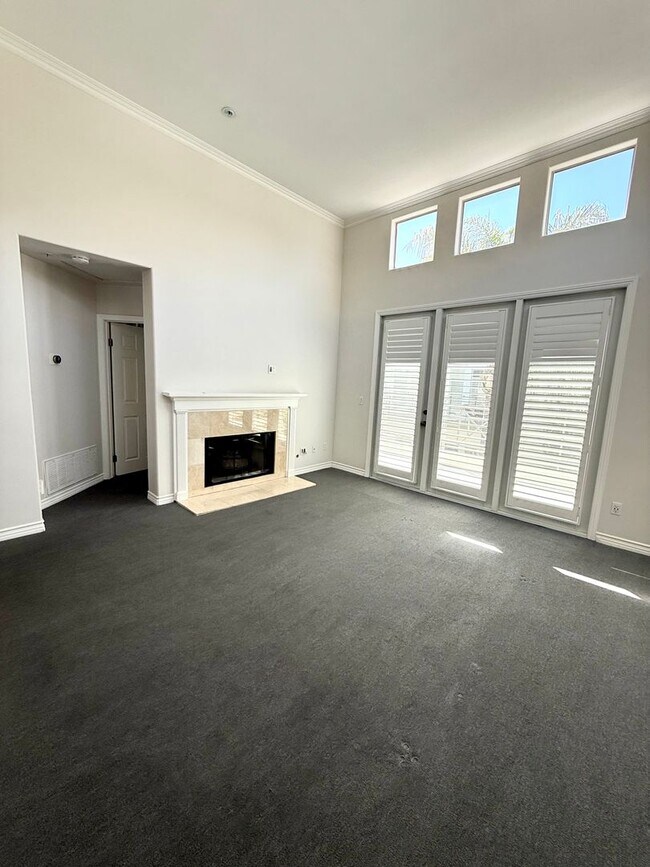 Building Photo - Penthouse Condominium in a Prime Irvine Lo...