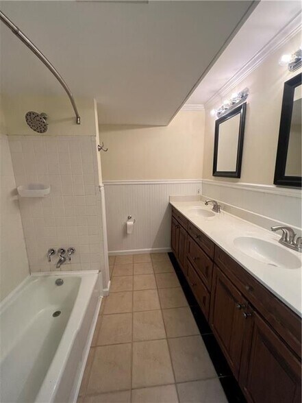 Building Photo - 6851 Roswell Rd NE