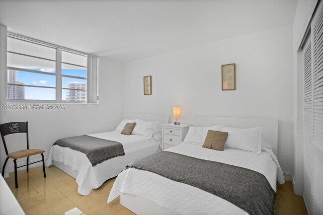 Building Photo - 3801 S Ocean Dr