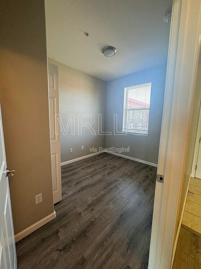 Building Photo - 965 Doubles Dr