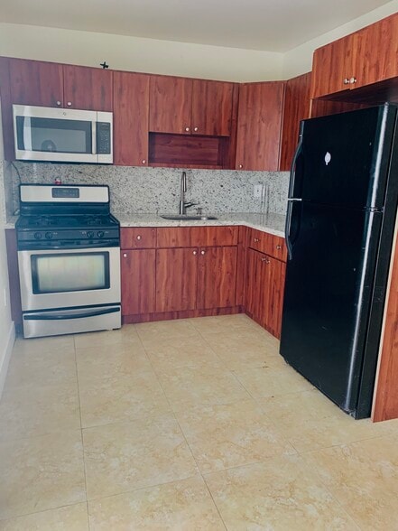 Kitchen - 3526 NW 16th Ter