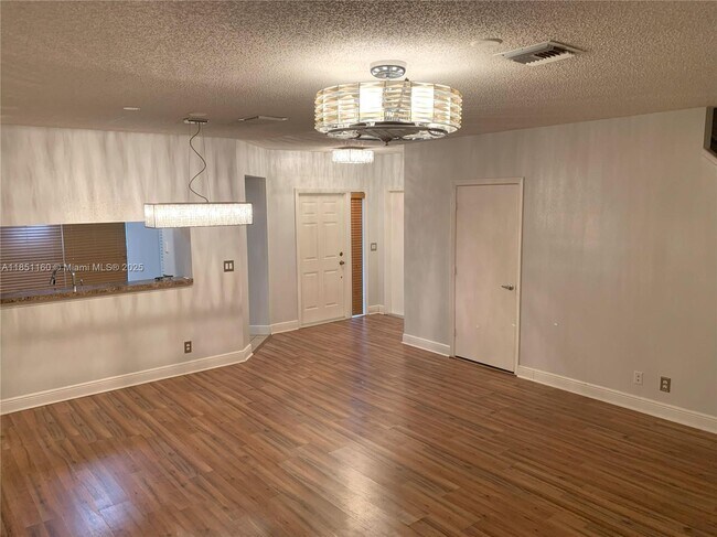 Building Photo - 10911 Jewel Box Ln