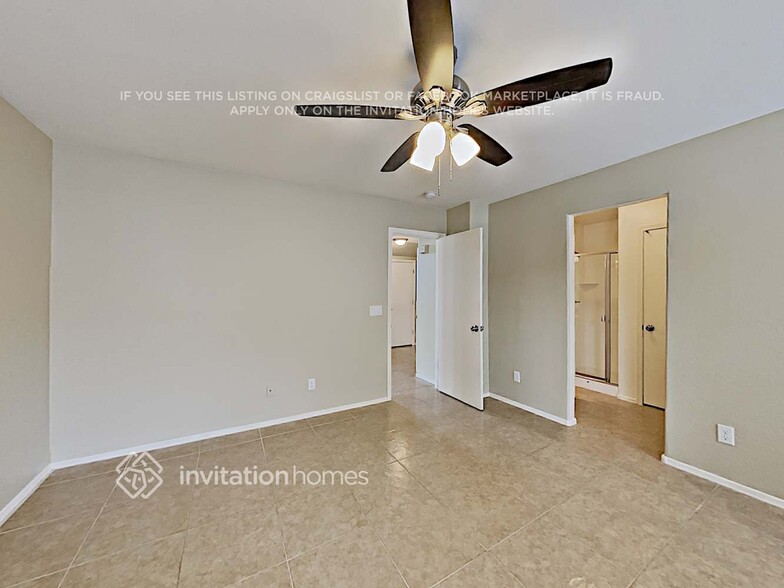Building Photo - 11849 W Poinsettia Dr