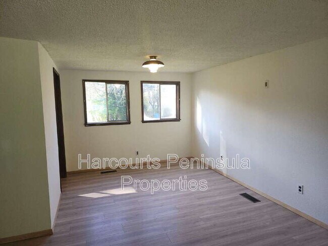 Building Photo - 1911 Jacobsen Blvd