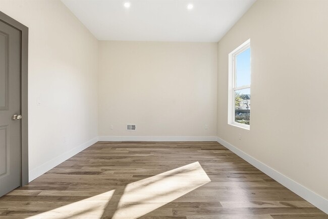 Building Photo - 25 Lembeck Ave