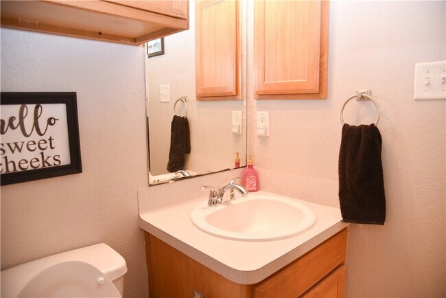 Building Photo - 3815 Oldenburg Ln