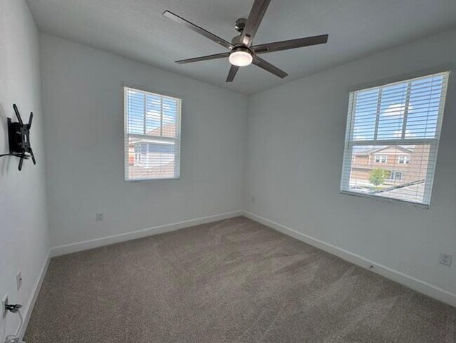 Building Photo - 1 Bedroom Garage Apartment Island Village of Celebration