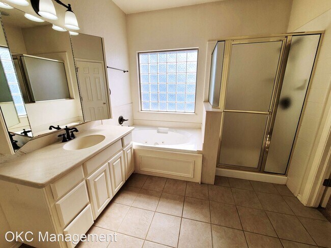 Building Photo - 3 br, 2.5 bath House - 4005 NE 138th Terr
