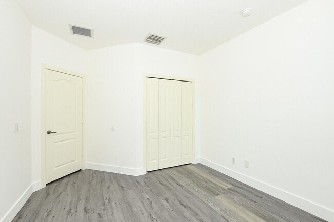 Building Photo - 3944 Sabal Way