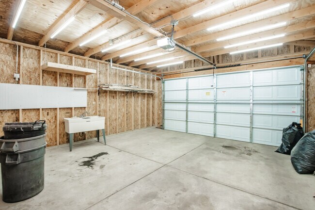 Building Photo - 2136 N Avers Ave