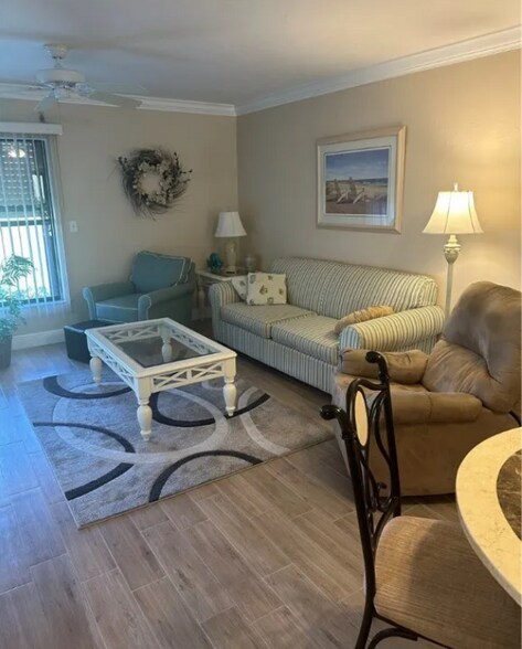 Living - 5770 Trailwinds Dr