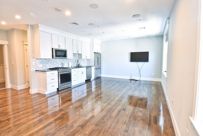 Building Photo - 57 L St