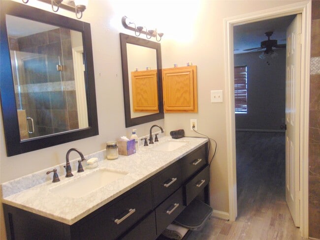 Building Photo - 1809 Edinburg Ave