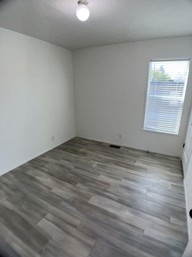 Building Photo - 12310 Geneva Way