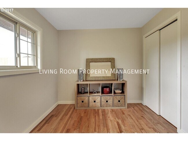 Building Photo - 11826 NE Sacramento St