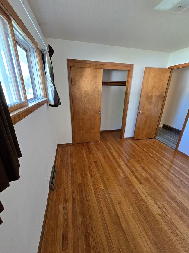 Building Photo - 1133 N Howard Ave