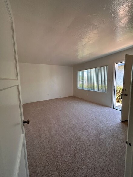 Building Photo - 2836 Jarvis St