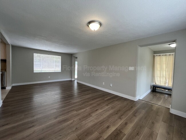 Building Photo - 224 Lakewood Dr