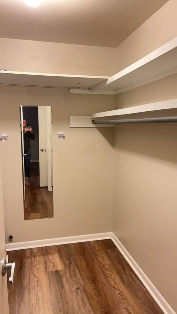 Building Photo - Walk to Vandy and Hillsboro Village, 1 Bed/1 Bath at the Villager West, Top Floor and Newly Renov...