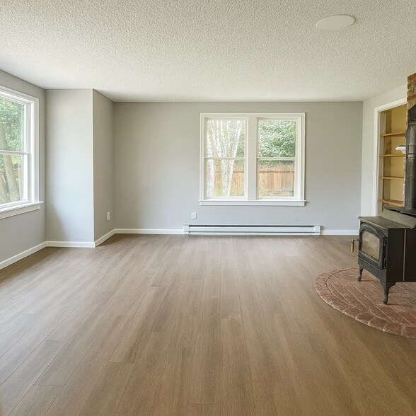 Building Photo - 6143 Vista Dr