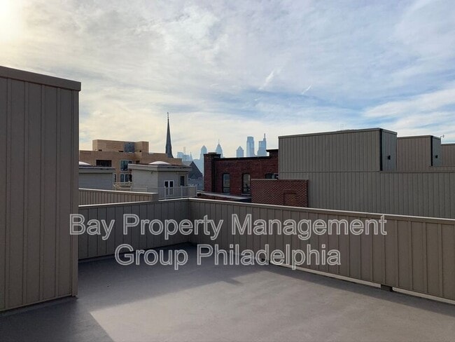 Building Photo - 842 N American St