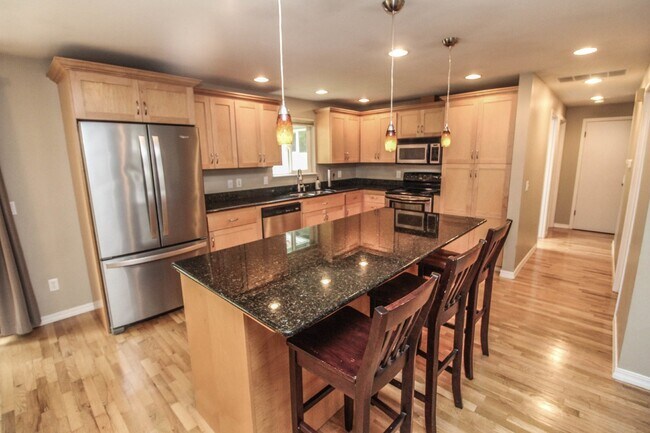 Building Photo - Coming Soon! Very well maintained home wit...