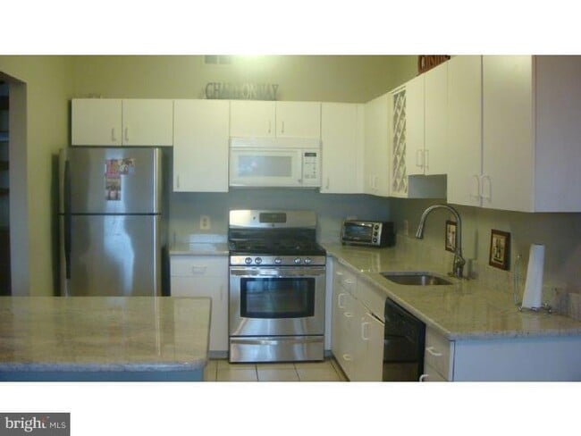 Building Photo - 812 Eagles Chase Dr