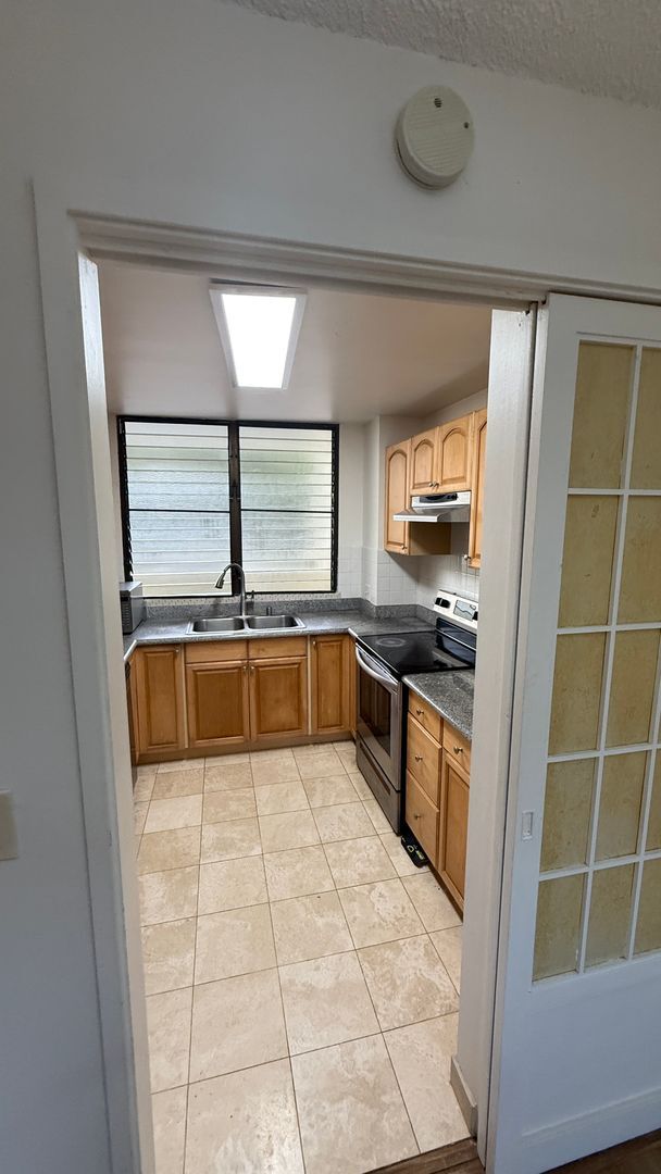Building Photo - For Rent – Spacious 2 Bedroom, 2 Bath Cond...