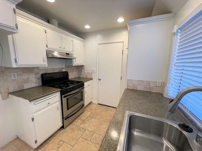 Building Photo - Todd Ranch Townhome- Enjoy The Community Pool!