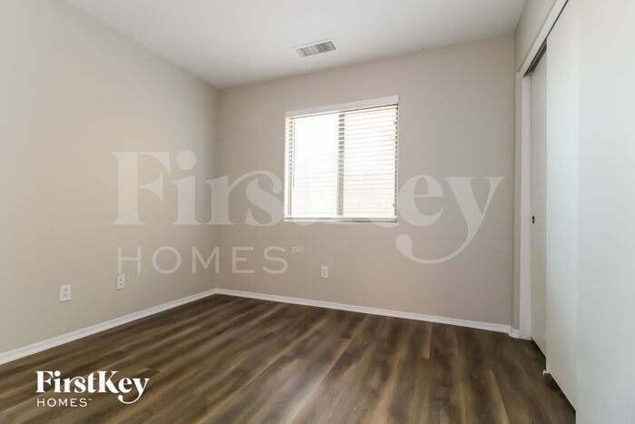 Building Photo - 6684 S 258th Dr