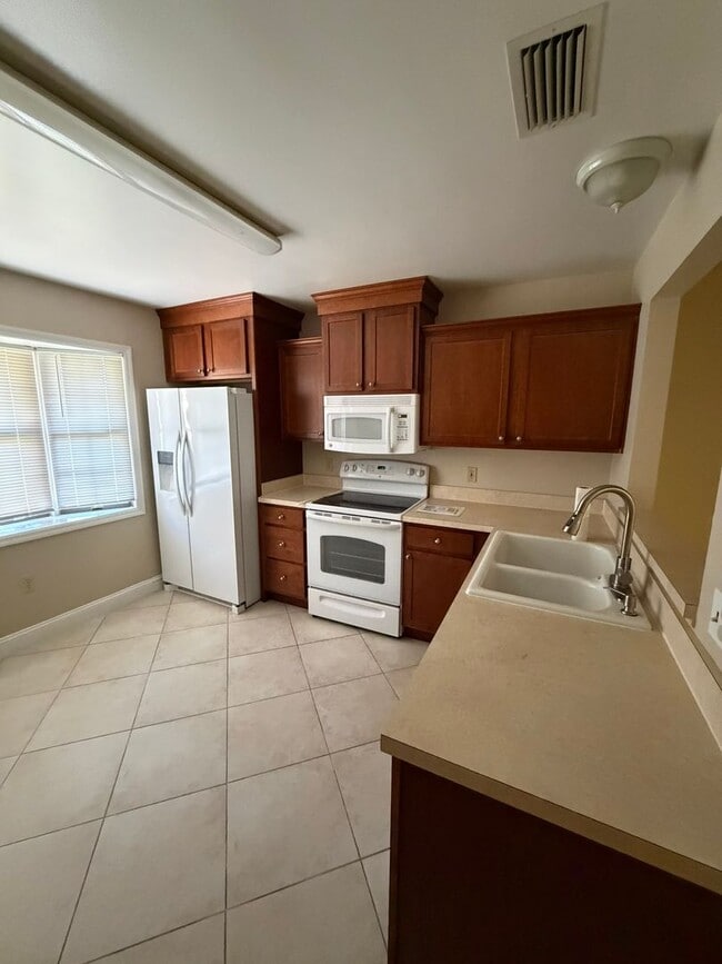 Building Photo - 2 Bed 2 Bath in St Cloud for Rent