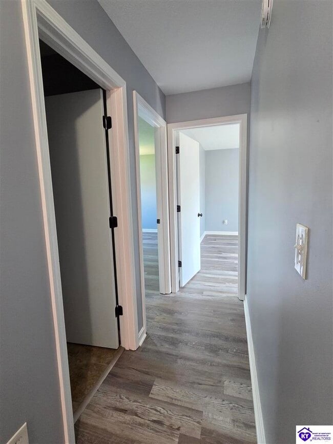 Building Photo - 888 N Woodland Dr