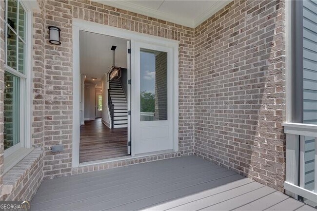 Building Photo - 425 Maplewood Dr