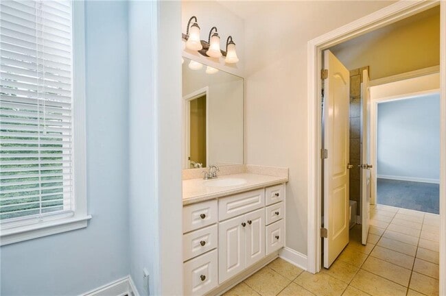 Building Photo - 105 Chablis Ct