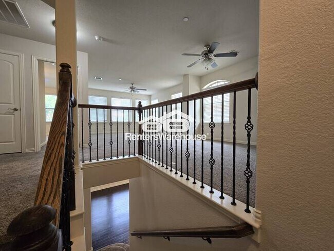 Building Photo - MOVE IN READY - Spacious 2-story townhouse...